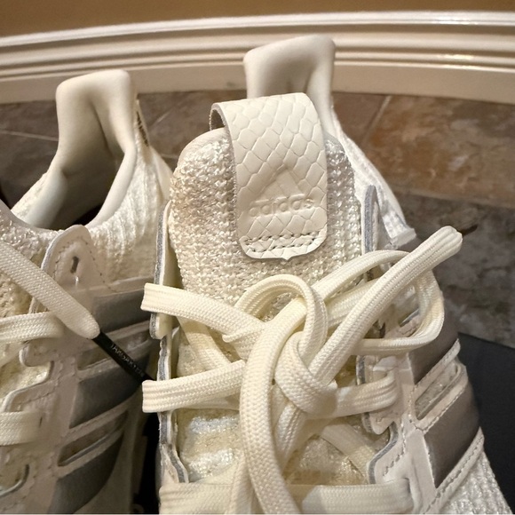 Women's Adidas Ultra Boost 4.0 Game Of Thrones Targaryen size 8 limited ed



﻿ - Picture 11 of 15